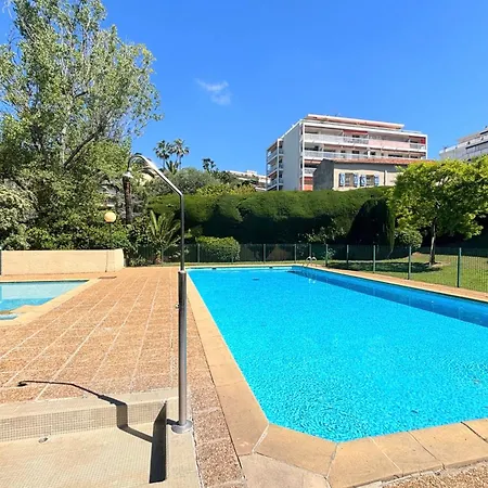 With Balcony And Pool Near The Sea 公寓 *