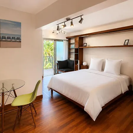 Appartement With Balcony And Pool Near The Sea
